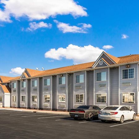 Quality Inn & Suites Near Nas فالون المظهر الخارجي الصورة