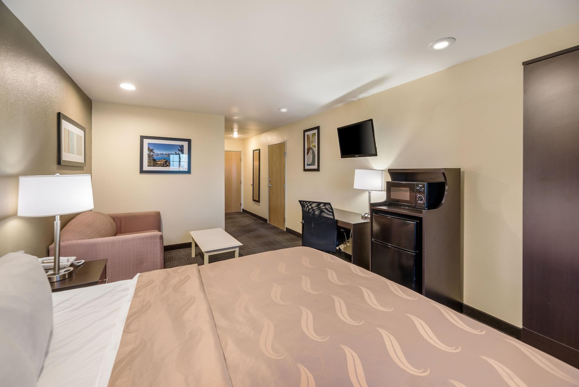 Quality Inn & Suites Near Nas فالون المظهر الخارجي الصورة