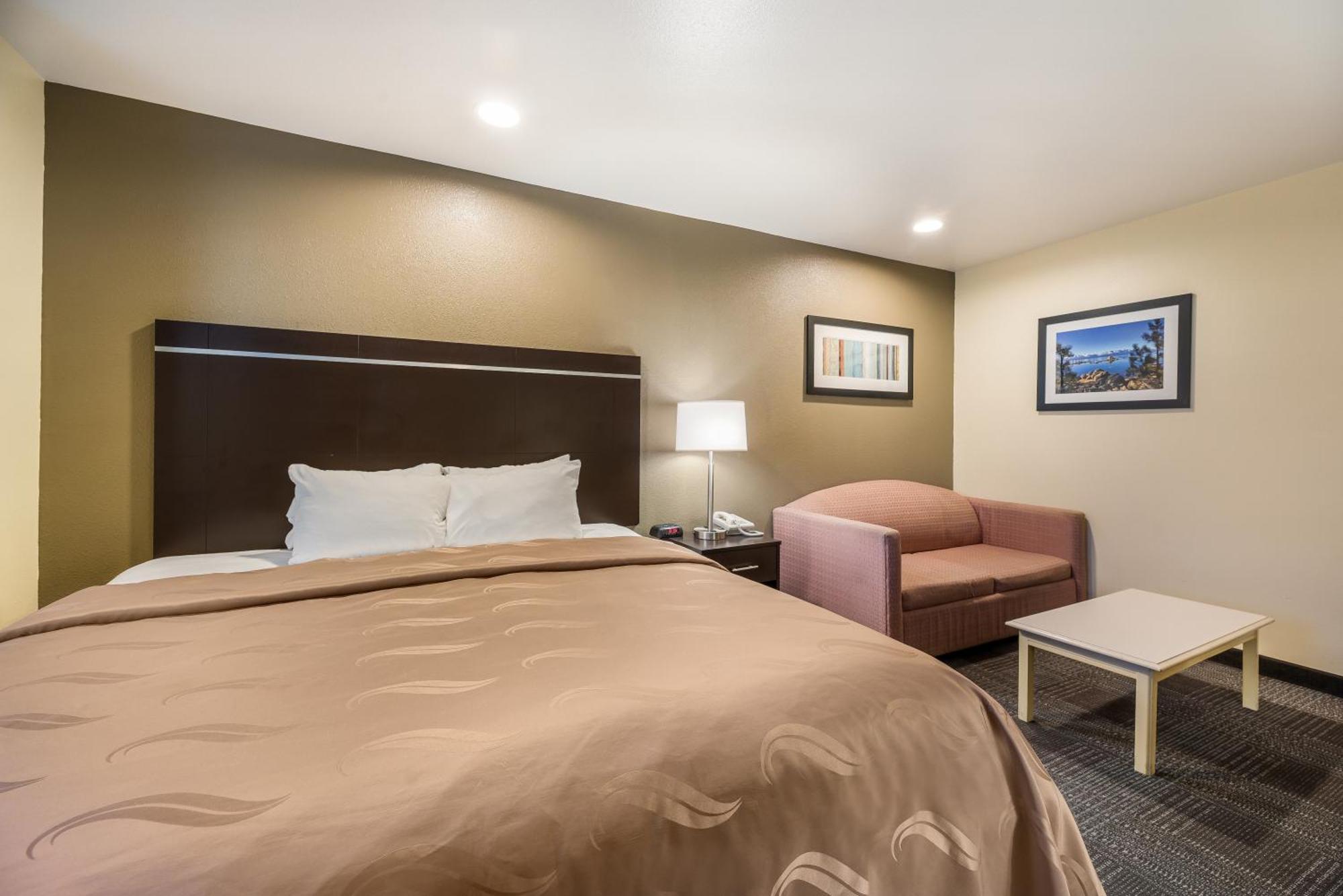 Quality Inn & Suites Near Nas فالون المظهر الخارجي الصورة
