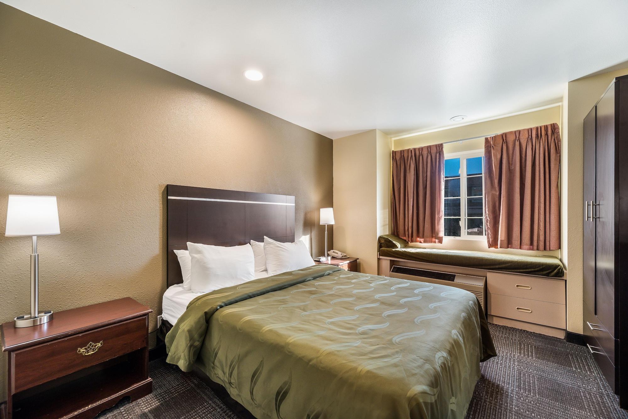 Quality Inn & Suites Near Nas فالون المظهر الخارجي الصورة