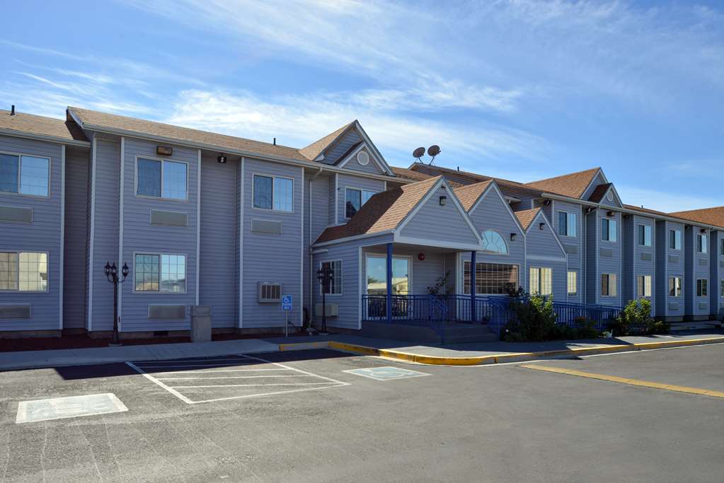 Quality Inn & Suites Near Nas فالون المظهر الخارجي الصورة