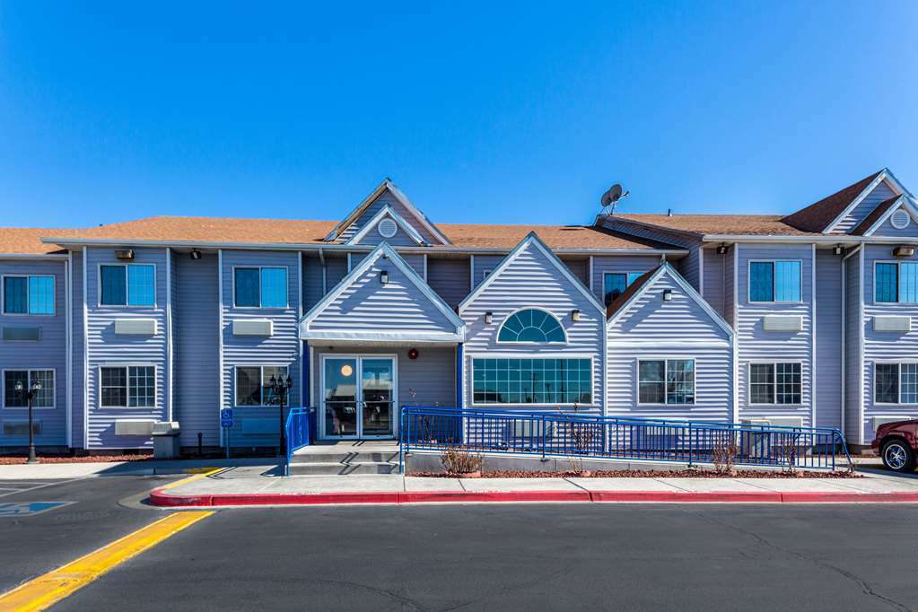 Quality Inn & Suites Near Nas فالون المظهر الخارجي الصورة