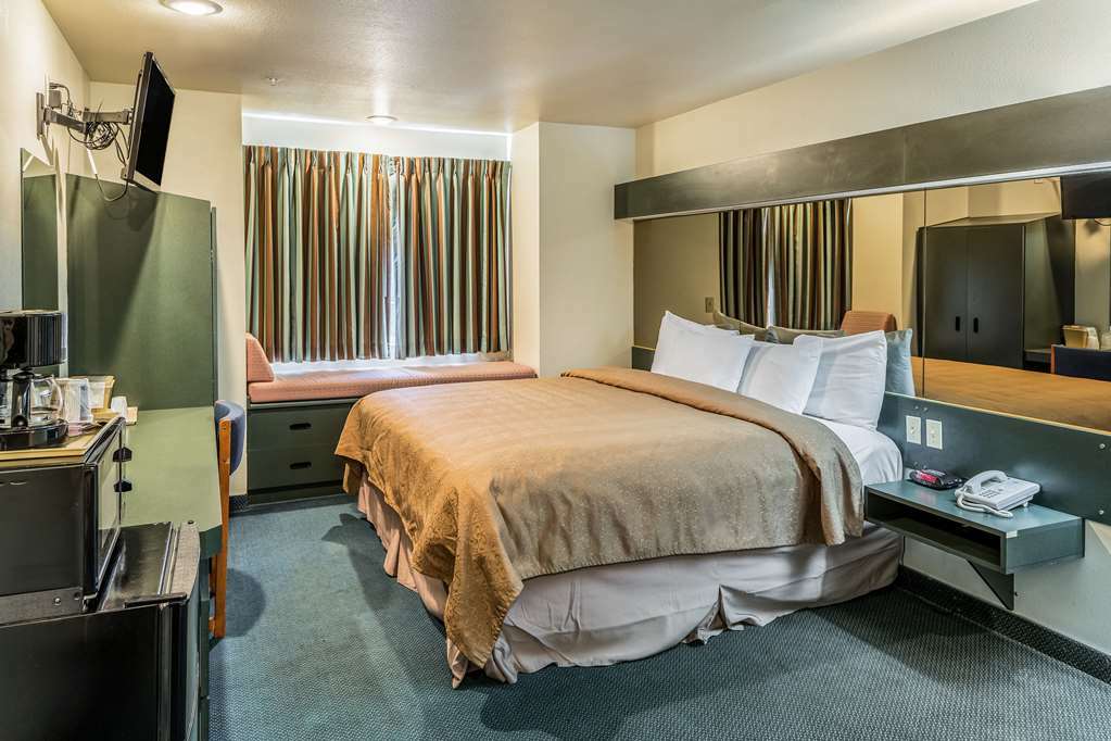 Quality Inn & Suites Near Nas فالون الغرفة الصورة